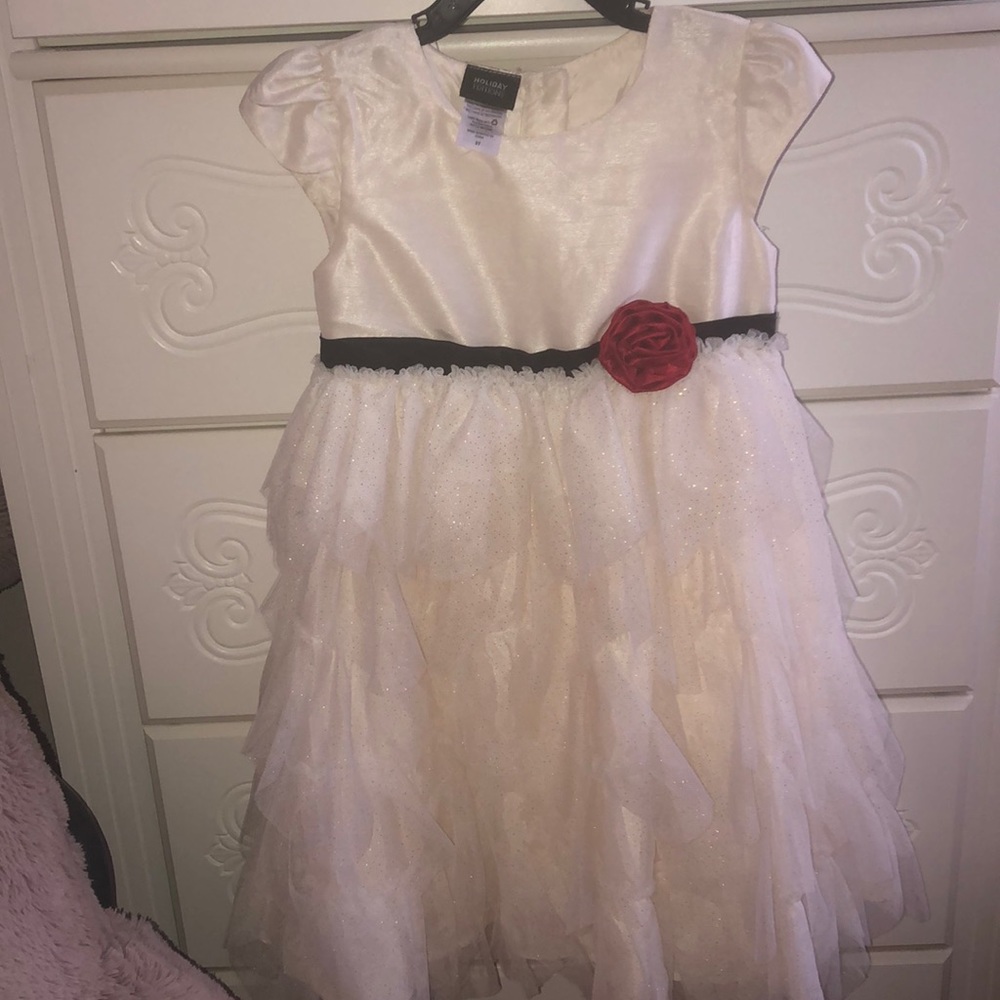 Girls holiday dress size 5t,worn once for pictures